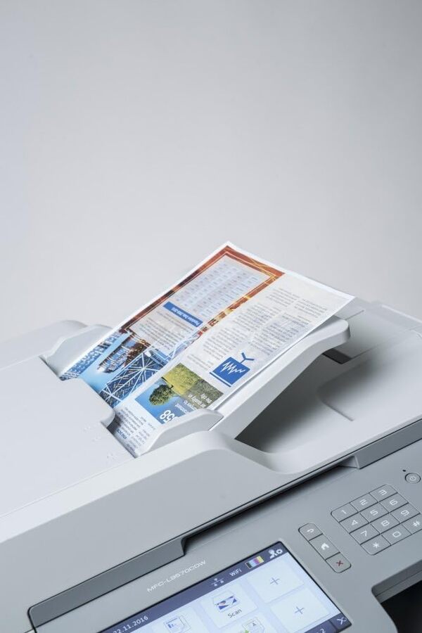 Brother MFC-L9570CDW Multifonctionnel Laser A4 2400 x 600 DPI 31 ppm WiFi