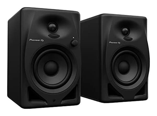 Découvrez notre test complet du système d'enceintes pioneer DJ DM-40D. Parfait pour un bureau, lisez notre avis sur sa qualité sonore et son design élégant.