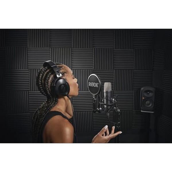 Découvrez notre test complet du microphone RØDE NT1 signature series pour améliorer votre production musicale. Avantages, qualité sonore et conseils d'utilisation pour les musiciens exigeants.