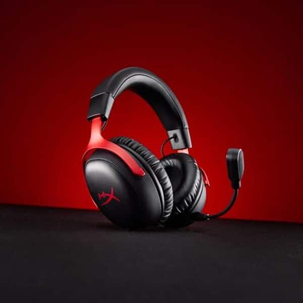Découvrez le test complet du HyperX Cloud III S : performances audio exceptionnelles, confort durable et liberté du sans-fil pour une expérience de jeu inégalée.