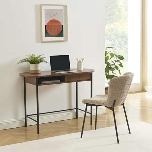 Découvrez notre test complet du bureau Gaia 110 cm : design élégant en noyer et noir, qualité, confort et performances pour un espace de travail moderne et sophistiqué. 